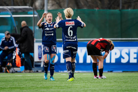 Kvarnsvedens Jennifer Jonasson och Petra Larsson jublar