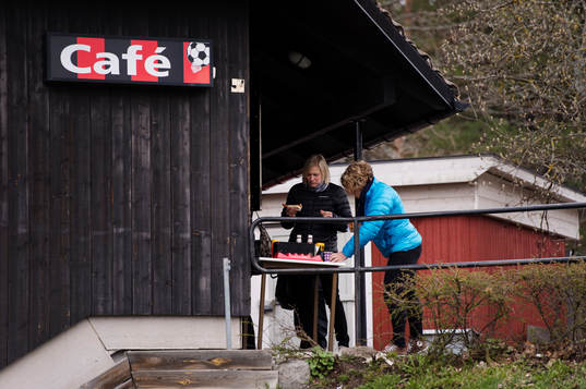 Korvpaus på Grimsta IPs café