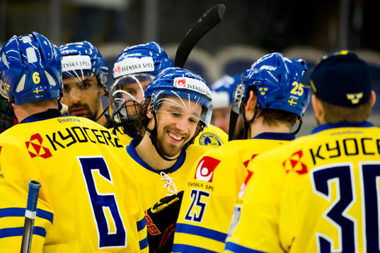 Bläddra bland fler bilder av Ishockey, Landskamp, Sverige - Danmark