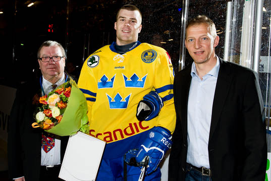 Patrik Hersley fick priset Salming trophy, årets back i