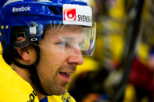 Sveriges Joel Lundqvist på bänken