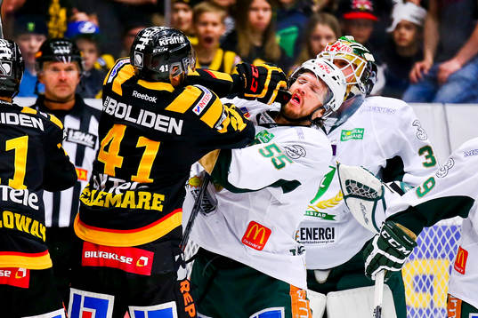 Skellefteås Pierre Eduoard Bellemare i närkamp mot