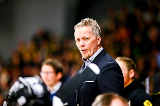 Skellefteås tränare Hans Wallson mot Färjestad