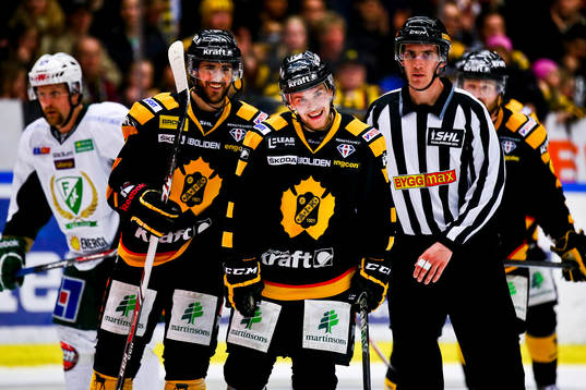 Skellefteås Viktor Arvidsson jublar