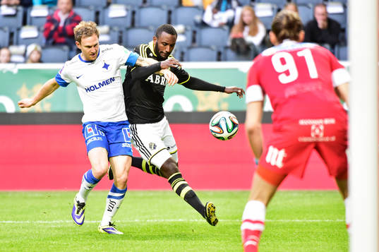 s Henok Goitom och Norrköpings Marcus Falk Olander