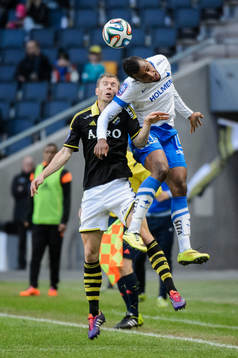s Per Karlsson och Norrköpings Isaac Kiese Thelin i