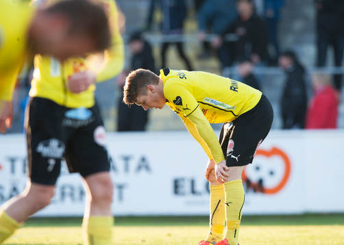 Mjällbys Viktor Agardius deppar