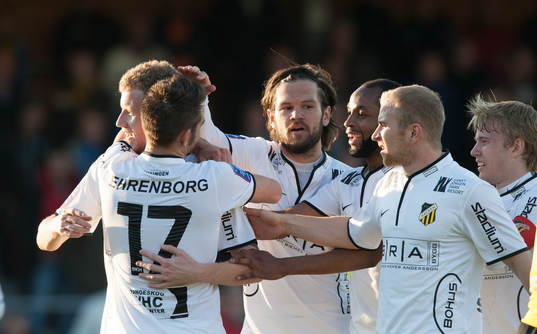 Häckens 2-målsskytt Simon Gustafson har gjort 0-4 och