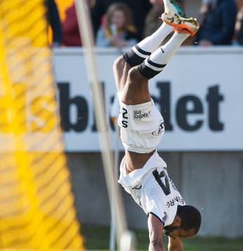 Häckens René Makondele har gjort 0-3 och jublar  i