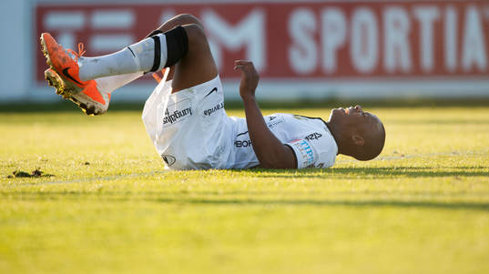 Häckens matchhjälte Carlos Strandberg skadades och utgick