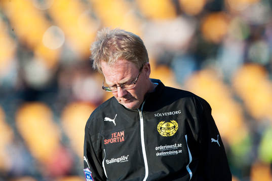 Mjällbys tränare Lars Jacobsson i matchen i allsvenskan