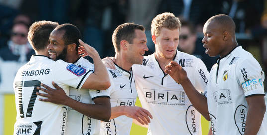 Häckens René Makondele har gjort 0-3 och jublar ikapp med