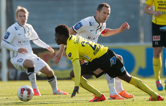 Mjällbys Kwame Bonsu  i matchen i allsvenskan mellan