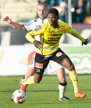 Mjällbys Kwame Bonsu  i matchen i allsvenskan mellan