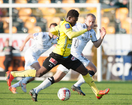 Mjällbys Kwame Bonsu  i matchen i allsvenskan mellan