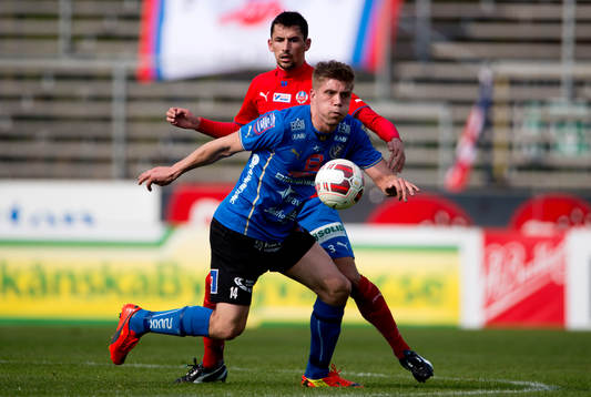 Helsingborgs Loret Sadiku och Halmstads Mikael Boman