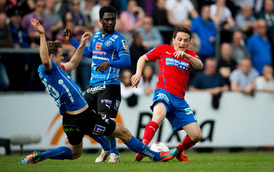 Halmstads Rickard Magyar och Helsingborgs Ardian Gashi