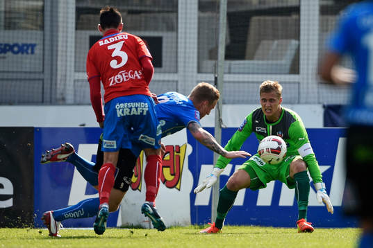 Helsingborgs Loret Sadiku fäller Halmstads Gudjón