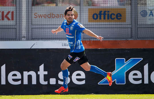 Halmstads Kristinn Steindorsson gör 2-1 och jublar