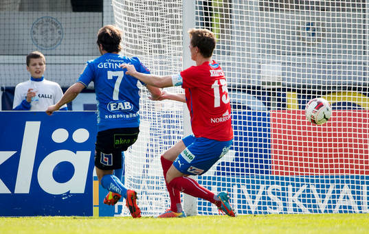 Halmstads Kristinn Steindorsson gör 2-1