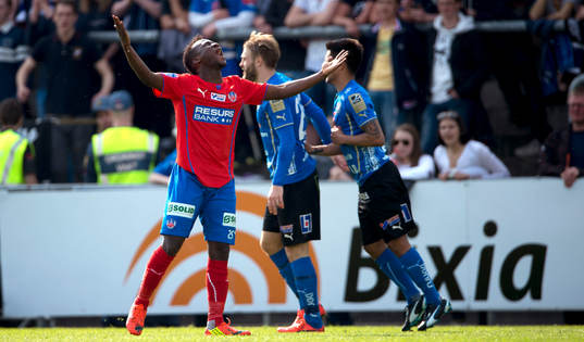 Helsingborgs David Accam skriker i frustration