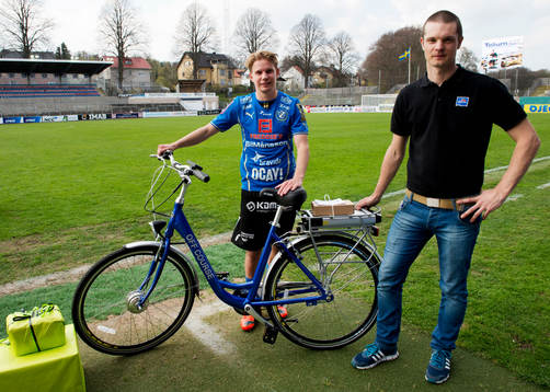 Halmstads Johan Blomberg fick en elcykel i pris som