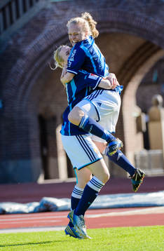 Djurgårdens Alexandra Höglund och Mia Jalkerud jublar