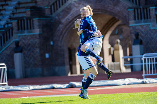 Djurgårdens Alexandra Höglund och Mia Jalkerud jublar