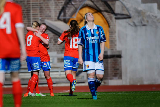 QBIKs spelare jublar och Djurgårdens spelare deppar