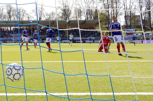 Mål 0-1 av Gefles Johan Oremo bakom Åtvidabergs målvakt
