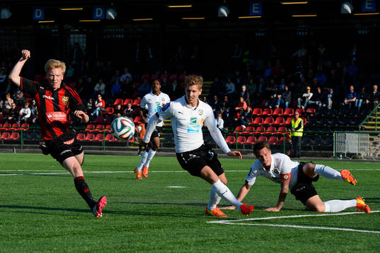 Örebros Erik Moberg (h) och Daniel Björnkvist (m) i en
