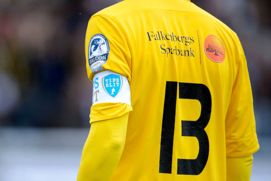 Falkenbergs Adam Eriksson med en tips elit-bindel