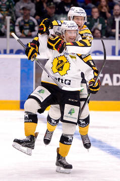 Skellefteås Anton Lindholm John Norman jublar