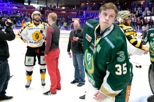 Färjestads målvakt Fredrik Pettersson-Wentzel deppar