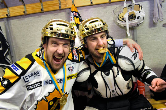 Skellefteås Erik Andersson och Joakim Lindström jublar