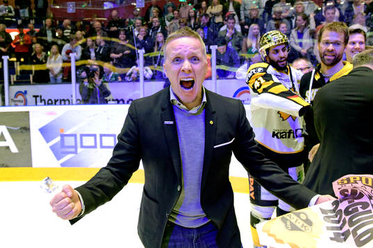 Skellefteås tränare Hans Wallson jublar
