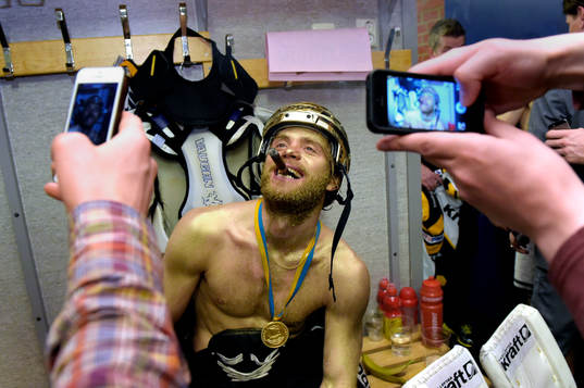 Skellefteås målvakt Markus Svensson fotograferas med