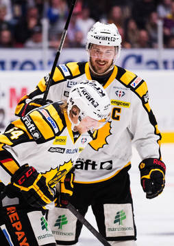 Skellefteås Anton Lindholm och Jimmie Ericsson jublar