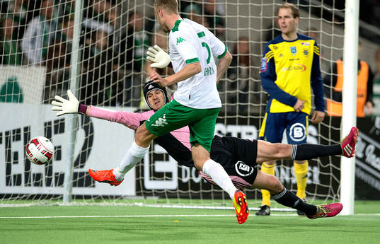Hammarbys Daniel Theorin gör 1-1 målet bakom Ängelholms