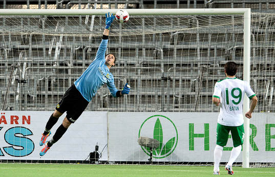 Hammarbys målvakt Johannes Hopf släpper in 0-1 målet