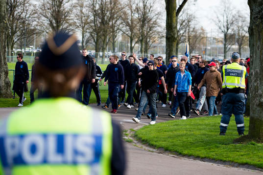 Djurgårdens supportrar anländer