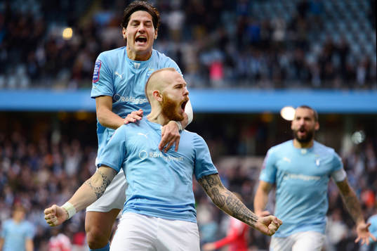 Malmö FFs Magnus Eriksson jublar med Miiko Albornoz