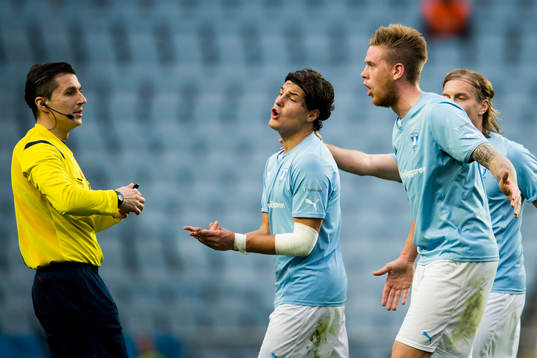 Malmö FFs Miiko Albornoz och Pontus Jansson kritiserar
