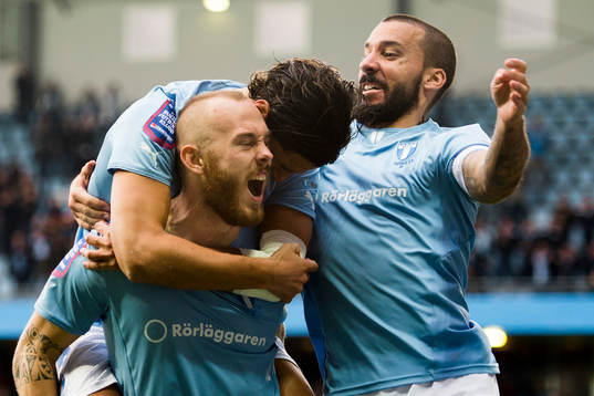 Malmö FFs Miiko Albornoz och Guillermo Molins jublar med