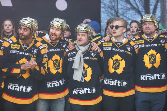Pierre Eduoard Bellemare, Erik Hanses, Oscar Möller, Adam