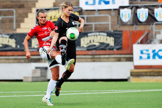 Kristianstads Olivia Welin mot Göteborgs Andrine Hegerberg