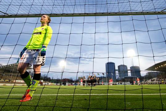 Kristianstads målvakt Hedvig Lindahl deppar