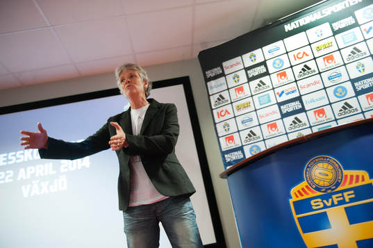 Förbundskapten Pia Sundhage presenterar landslagstruppen