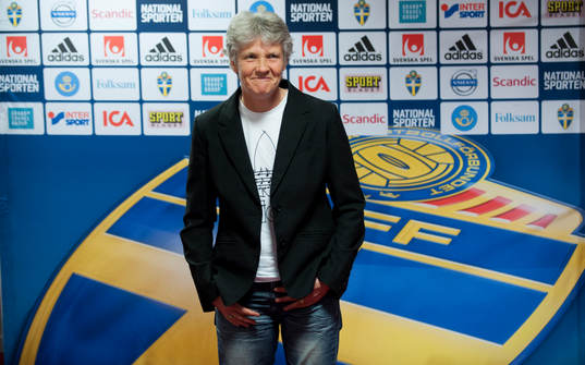 Förbundskapten Pia Sundhage presenterar landslagstruppen