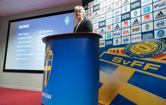 Förbundskapten Pia Sundhage presenterar landslagstruppen